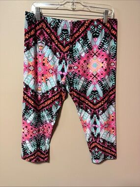 Capri Leggings in Pink Multi Tribal Print